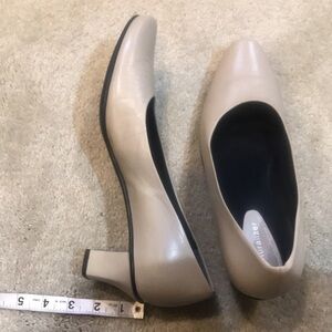 Naturalizer Round Toe Leather Upper Chunky Heel Shoes-Size 10